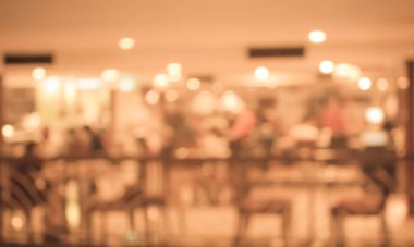 Arka plan kullanımı için büfedeki bulanık insanların görüntüsü. (Klasik ton))