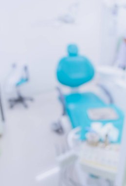 Arka plan kullanımı için dişçi ofisinin bulanık görüntüsü. (dikey)