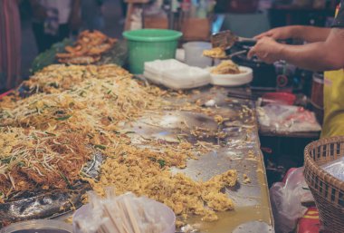 Tayland tarzı Tayland restoranının sokaktaki görüntüsü .