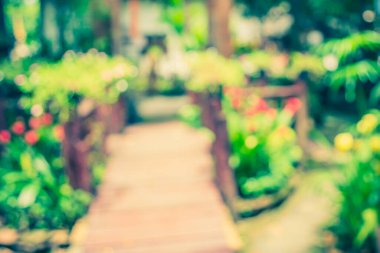 Soyut bulanık açık hava kahve kulübesinin gündüz vakti arka plan kullanımı için görüntüsü. (Klasik ton))