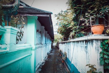 The narrow alley and the lonely side of the old dirty temple