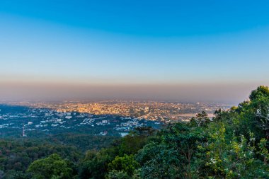 Tayland 'ın Chiang Mai eyaletinin panorama görüntüsü. Akşam vakti yüksek açılı manzaralı eski şehir..