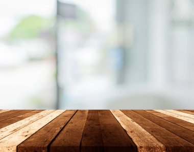 Gündüz vakti modern ofis binasında arka plan kullanımı için parlak ve temiz pencere ve kapının soyut bulanık görüntüsü.