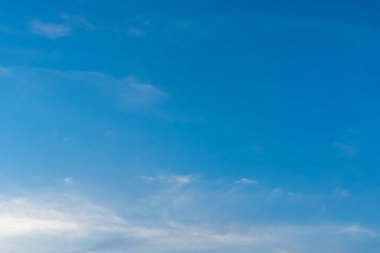 Arkaplan için açık gökyüzünün gündüz görüntüsü.