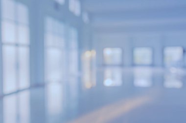 arkaplan kullanımı için penceresi ve bokeh olan bulanık odanın resmi.