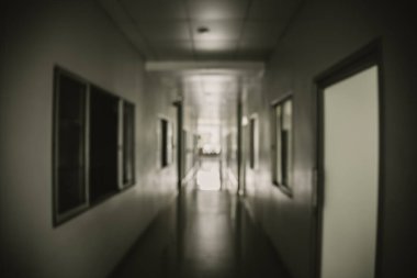 Arkaplan kullanımı için boş uzun koridorun bulanık ton görüntüsü .