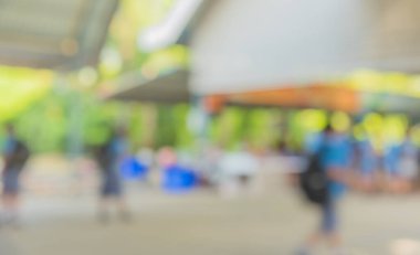 Arkaplan kullanımı için açık alanı olan bulanık kafeterya resmi