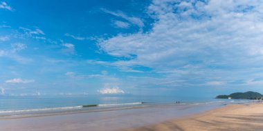 Güneşli bir günde Chao Lao Sahili, Khlong Khut, Chanthaburi, Tayland