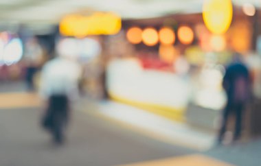 Alışveriş merkezinin bulanık görüntüsü ve arka plan kullanımı için insanlar. (Klasik ton))