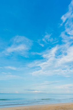 Gündüz vakti arka plan kullanımı için deniz görüntüsü. (dikey)