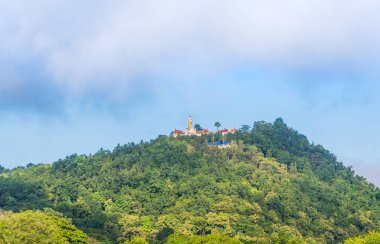 Wat Phra 'daki eski tapınak ve kutsal Buda heykeli Doi Kham tapınağı, Chiang Mai, Tayland.