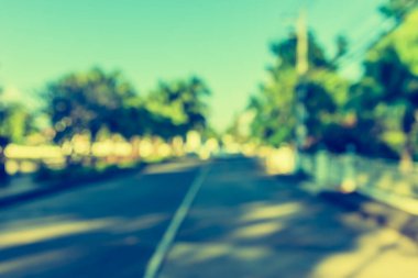 Arka plan kullanımı için güneşli bir gün ile bulanık yürüyüş yolunun klasik ton görüntüsü .