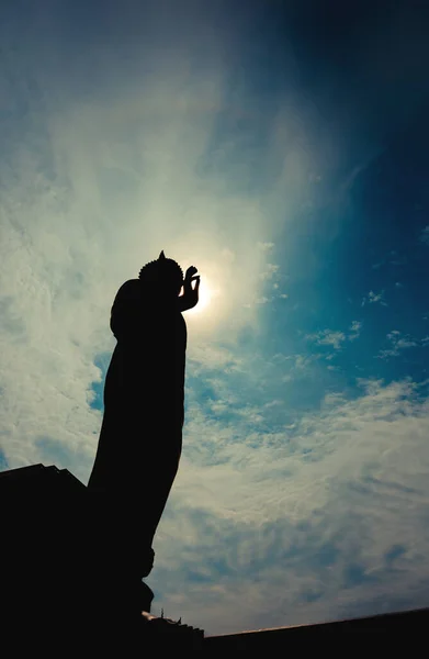 Immagine Silhouette Della Statua Buddha Nel Tempio Wat Phra Doi — Foto Stock