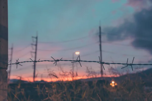 Silueta Tono Vintage Imagen Púas Militares Con Cielo Puesta Sol — Foto de Stock