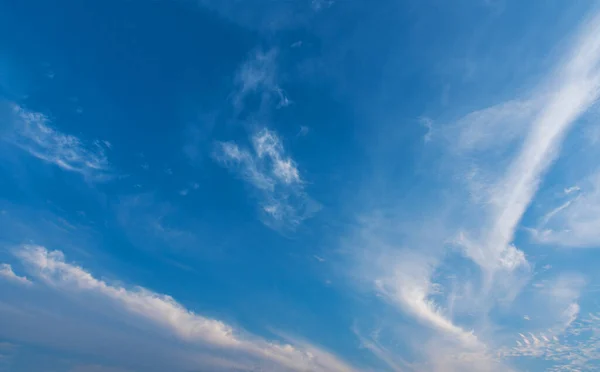 Afbeelding Van Blauwe Lucht Witte Wolken Dag Tijd Voor Achtergrondgebruik — Stockfoto