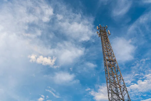 Torre Telerádio Com Céu Azul — Fotografia de Stock