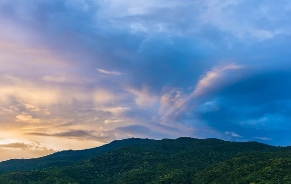 Silhueta Tiro Imagem Montanha Pôr Sol Céu Fundo — Fotografia de Stock