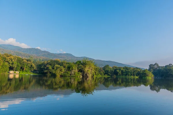 Imagem Lago Montanha Com Céu Azul Bonito Noite Ang Kaew — Fotografia de Stock