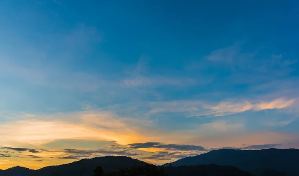 Silhueta Tiro Imagem Montanha Pôr Sol Céu Fundo — Fotografia de Stock