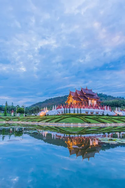 Edificio Estilo Tailandés Del Norte Kham Luang Templo Royal Flora —  Fotos de Stock