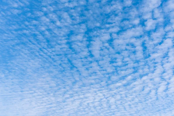 Bild Blå Himmel Och Vitt Moln Dagtid För Bakgrundsanvändning — Stockfoto