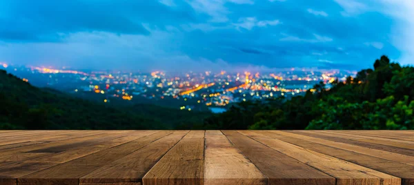 Immagine Tono Vintage Tavolo Legno Città Sfocata Bokeh Sfondo Con — Foto Stock