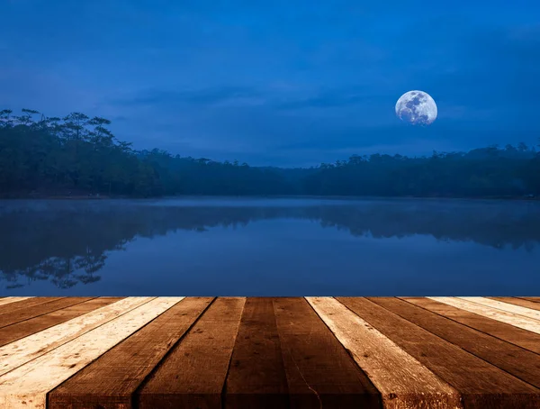 Lua Árvore Silhueta Borrão Com Imagem Céu Nublado — Fotografia de Stock