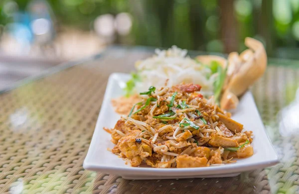 Imagem Estilo Tailandês Macarrão Quente Doce Pad Thai Com Borrão — Fotografia de Stock