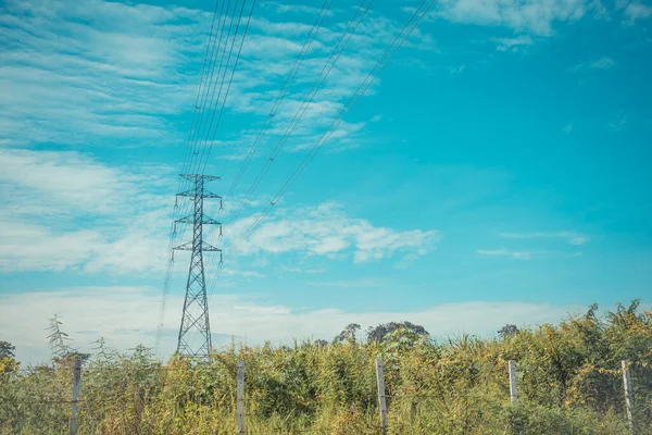 Imagen Tono Vintage Alambre Eléctrico Alto Voltaje Cielo Azul Fondo — Foto de Stock