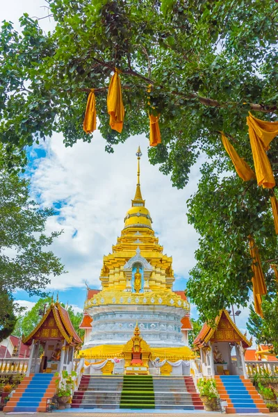 Obraz Przełomowej Buddyjskiej Pagody Wat Phrathat Doi Saket Ket Temple — Zdjęcie stockowe