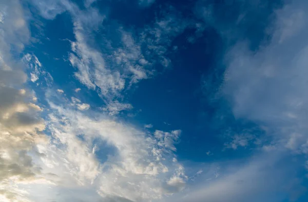 Gambar Langit Biru Dan Awan Putih Pada Hari Waktu Untuk — Stok Foto