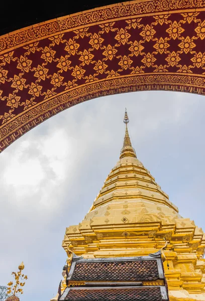 Obraz Przełomowej Buddyjskiej Pagody Wat Phra Doi Suthep Świątyni Chiang — Zdjęcie stockowe