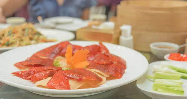 Immagine Del Famoso Cibo Cinese Peking Duck Piatto Bianco Sulla — Foto Stock