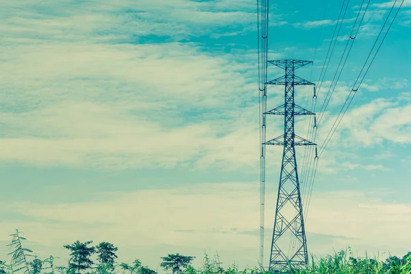 Imagen Cable Eléctrico Alto Voltaje Cielo Azul Fondo Nube Blanca — Foto de Stock