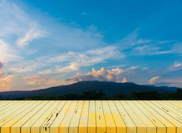 Wood Table Blur Image Green Mountain Background — Stock Photo, Image