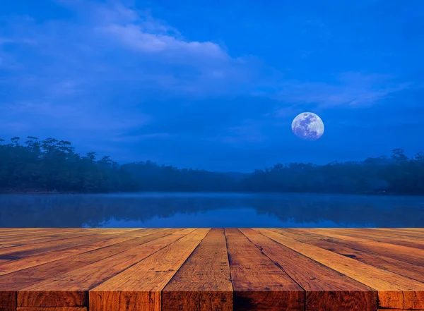 Lua Árvore Silhueta Borrão Com Imagem Céu Nublado — Fotografia de Stock