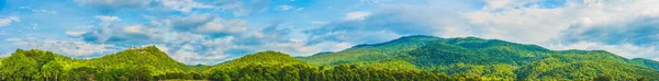 Imagem Panorâmica Céu Azul Montanha Fundo Doi Suthep Chiang Mai — Fotografia de Stock