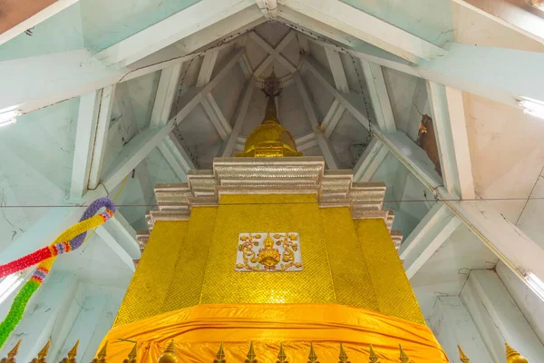 泰国清迈的Wat Phrathat Doi Saket Ket 寺的具有里程碑意义的佛塔图像 — 图库照片