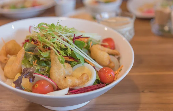 Afbeelding Van Verse Gezonde Japanse Stijl Garnalen Salade Met Sesam — Stockfoto