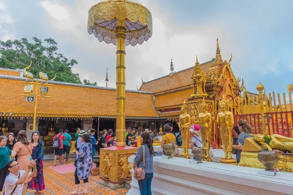 Chiang Mai Thailand Outubro 2017 Pessoas Irreconhecíveis Wat Phra Doi — Fotografia de Stock