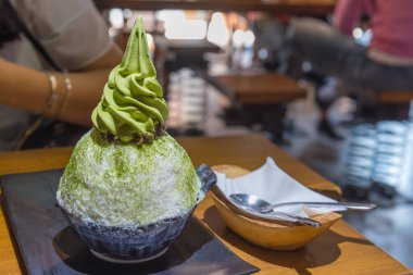 Buzlu yeşil çay bingsu görüntüsü..