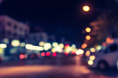 Arka plan kullanımı için gece vakti renkli ışıkları olan bulanık sokak Bokeh 'inin klasik ton görüntüsü .