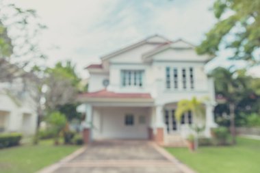 Arka plan kullanımı için köydeki evin klasik ton bulanık görüntüsü .