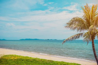 Güneşli bir günde Chakphong, Pae-Klang Yolu, Klaeng Bölgesi, Rayong Tayland 'daki Mae Pim Plajı' nın klasik ton görüntüsü.