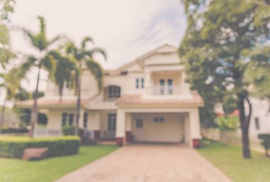 Arka plan kullanımı için köydeki evin klasik ton bulanık görüntüsü .