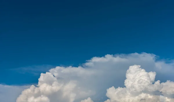 Imagem Céu Azul Claro Nuvens Brancas Dia Para Uso Segundo — Fotografia de Stock