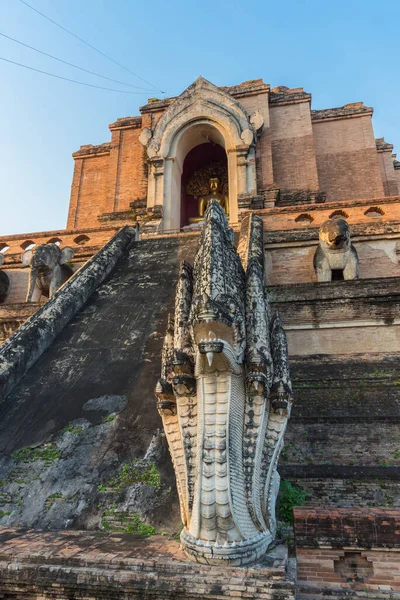 Obraz Przełomowej Buddyjskiej Pagody Wat Chedi Luang Chiang Mai Tajlandia — Zdjęcie stockowe