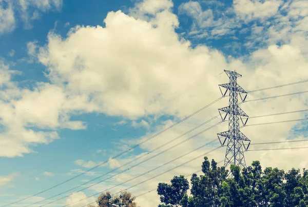 Imagen Tono Vintage Alambre Eléctrico Alto Voltaje Cielo Azul Fondo — Foto de Stock