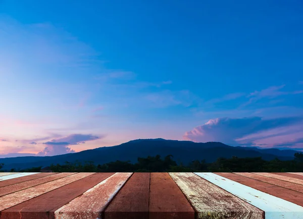 Wood Table Blur Image Green Mountain Background — Stock Photo, Image