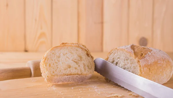 Pane Baguette Francese Tagliere Con Coltello — Foto Stock